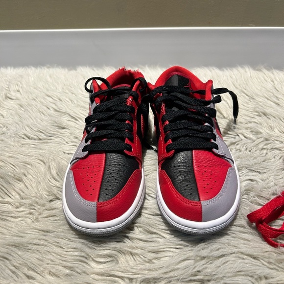 AIR JORDAN 1 LOW SE SPLIT SNEAKERS - Picture 3 of 13